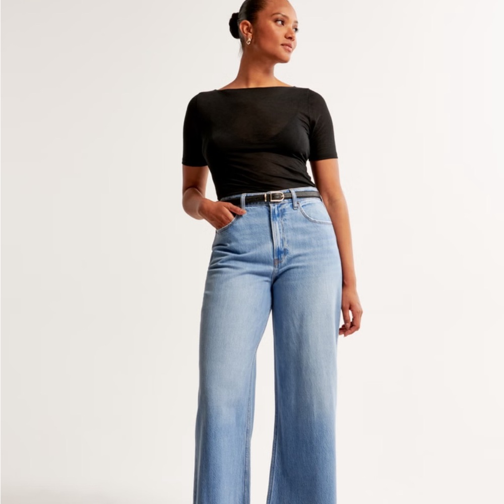 Abercrombie Curve Love High Rise Cropped Wide Leg Jean